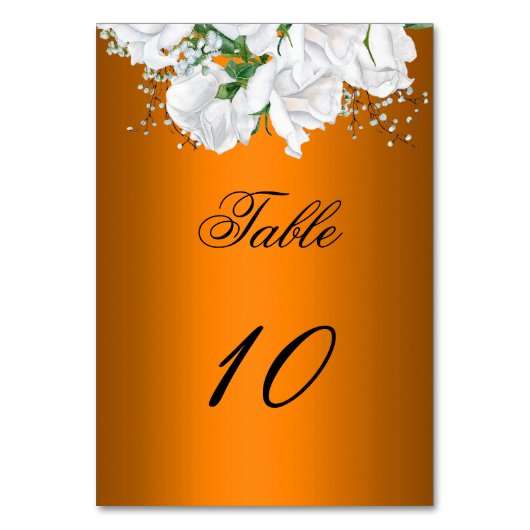 燃えたオレンジの上に白いバラの結婚花束 テーブルナンバー (正面)