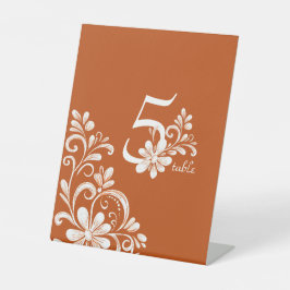 燃えたオレンジ色のみすぼらしいシック結婚なテーブルサイン 台座サイン