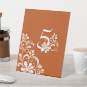 燃えたオレンジ色のみすぼらしいシック結婚なテーブルサイン 台座サイン (インサイチュ)