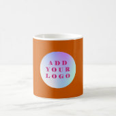 燃えたオレンジ色のビジネスロゴ コーヒーマグカップ (中央)
