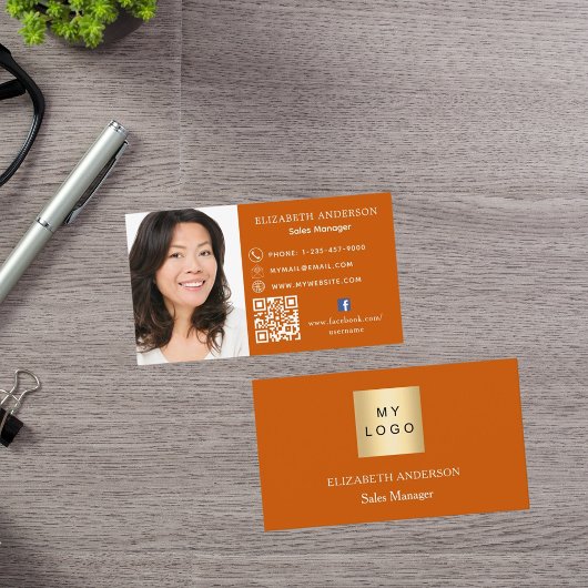 燃えたオレンジ色のロゴ写真Qrコードソーシャルメディア 名刺
