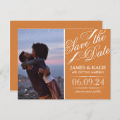 燃えたオレンジ色のヴィンテージスクリプト写真の保存日付 案内ポストカード (正面/裏面)