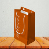 燃えたオレンジ色の様式化されたスクリプ結婚トの花嫁のメイド スモールペーパーバッグ