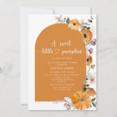 燃えたオレンジ色の秋アーチカボチャの赤ちゃんシャワー 招待状 (正面)