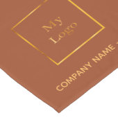 燃えたオレンジ色の茶色の金ゴールドサロンのビジネスロゴ ショートテーブルランナー (コーナー)