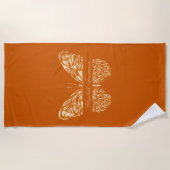 燃えたオレンジ色の金ゴールド蝶の名前スクリプト ビーチタオル (正面)