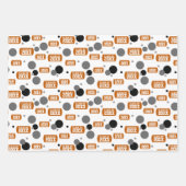 燃えたオレンジ色の"クラス"犬のラベルとドットのパターン ラッピングペーパーシート (正面)