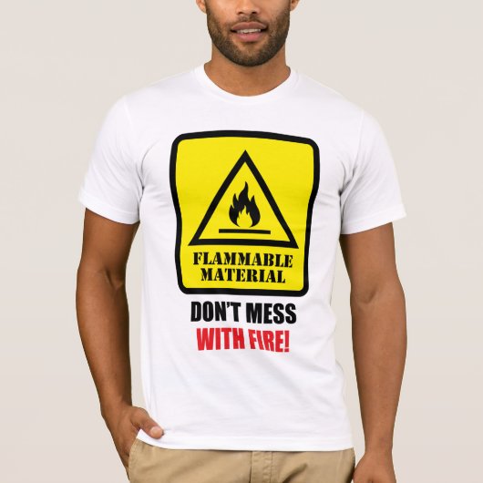 燃えやすい素材 - 火気厳禁！ Tシャツ (正面)
