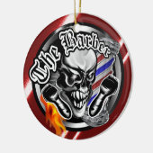 燃えるようなかみそりが付いているクールな理容師のスカル セラミックオーナメント (左)