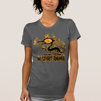 燃えるようなカリカリのドラゴン スピリット アニマル Tシャツ