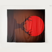燃えるような赤い夕日と鹿のシルエット タペストリー (正面(横))