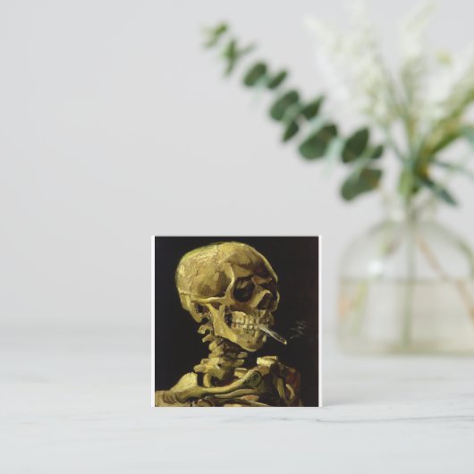 燃えるシガレットビンセント付き骨格のスカル スクエア名刺 (スタンド正面)