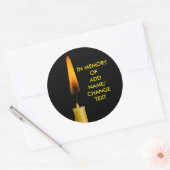 燃えるロウソクとあなたのテキスト ラウンドシール (封筒)