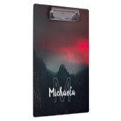 燃える雲、霧、山のモノグラム クリップボード (右)