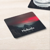 燃える雲、霧、山のモノグラム スクエアペーパーコースター (アングル)