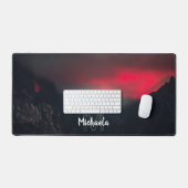 燃える雲、霧、山のモノグラム デスクマット (キーボード&マウス)