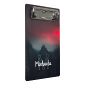 燃える雲、霧、山のモノグラム ミニクリップボード (アングル)