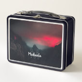 燃える雲、霧、山のモノグラム メタルランチボックス (正面)