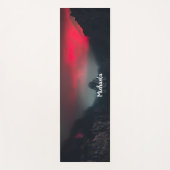 燃える雲、霧、山のモノグラム ヨガマット (正面)