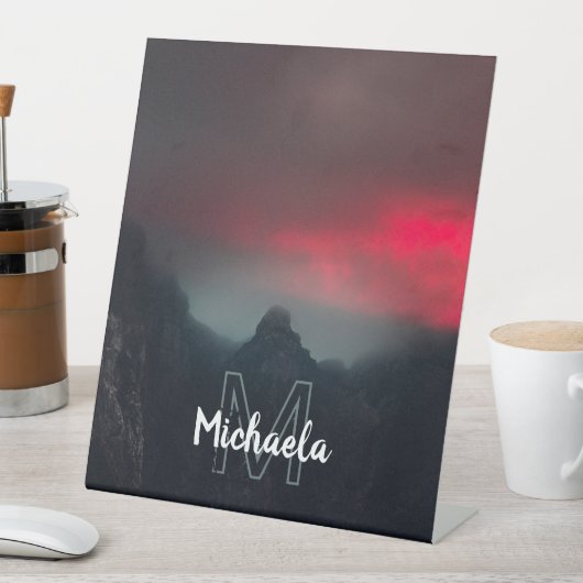 燃える雲、霧、山のモノグラム 台座サイン (インサイチュ)