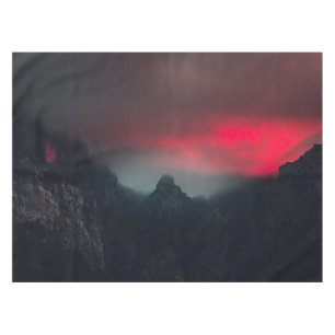 燃える雲、霧、山 テーブルクロス
