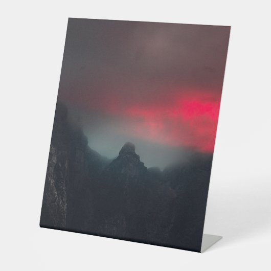 燃える雲、霧、山 台座サイン (正面)