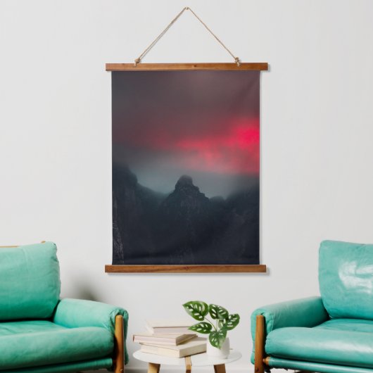 燃える雲、霧、山 吊り下げ型タペストリー (リビング)