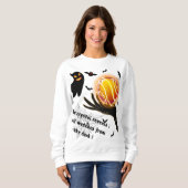 燃え上がるクリスタルボールを持つ悪魔のような幽霊 スウェットシャツ (正面フル)