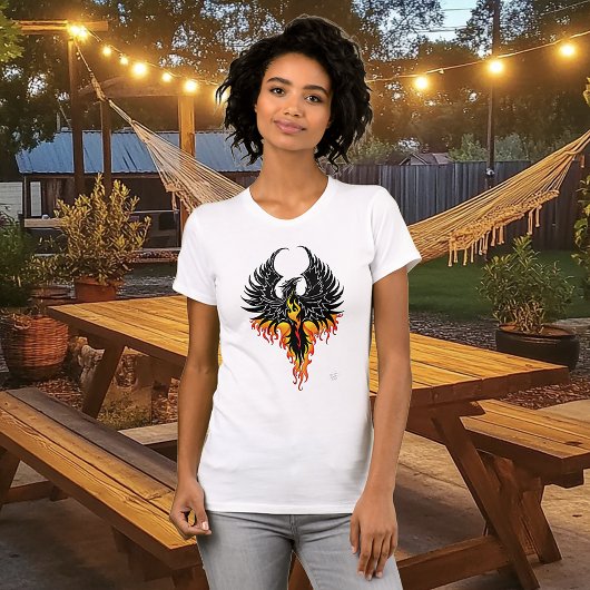 燃え上がる鳳凰　黒い部族の炎 Tシャツ