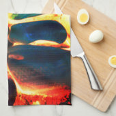 燃え盛る火山性溶岩や火の上に浮かぶ貝殻 キッチンタオル (四つ折り)
