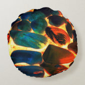 燃え盛る火山性溶岩や火の上に浮かぶ貝殻 ラウンドクッション (裏面)