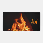 燃え盛る熱い炎の写真ブラック デスクマット (正面)