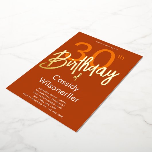 燃はっきりした焼オレンジ30歳の誕生日金ゴールド 箔招待状 (回転した状態)