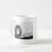 燃やされたゴム コーヒーマグカップ (正面左)