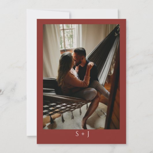 燃モダンえたオレンジ色のタイポグラフィフォト結婚ズ セーブザデート (裏面)