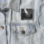 燭台B&Wに坐っているオウム 缶バッジ (インサイチュ)