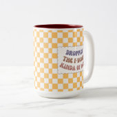 爆弾を落とす母親 ツートーンマグカップ (正面右)