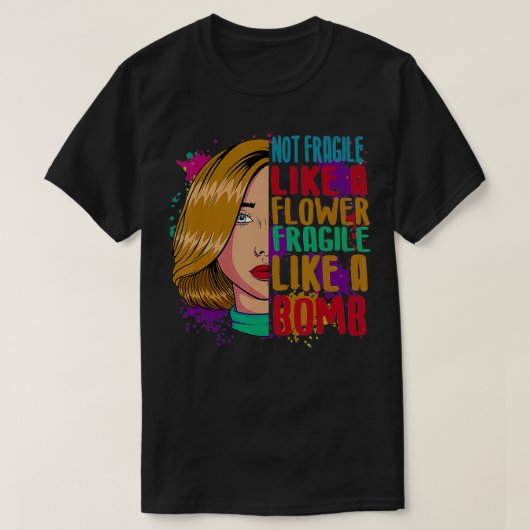 爆弾フェミのように壊れやすい花のようにもろくない Tシャツ (デザイン正面)