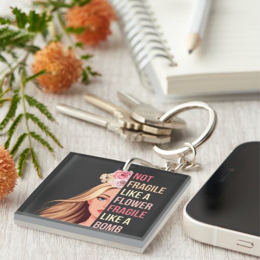 爆弾RBGのように壊れやすい花のように壊れない キーホルダー (正面右)