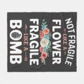 爆弾RBGのように壊れやすい花のように壊れない フリースブランケット (正面(横))