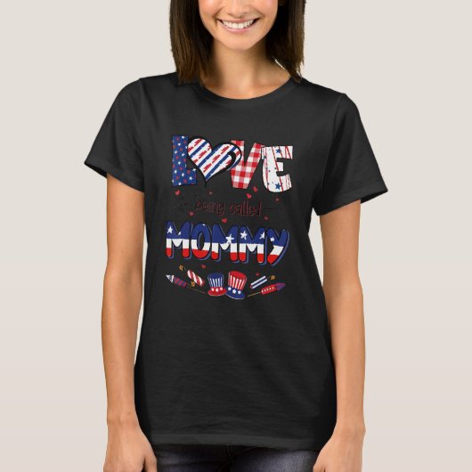 爆竹アメリカ国旗誇りを持ったの愛が呼ばれる Tシャツ (正面)