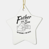 父および息子の握りこぶしの隆起 セラミックオーナメント (左)