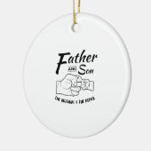 父および息子の握りこぶしの隆起 セラミックオーナメント (左)