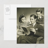 父が息子に本を読む ポストカード (正面/裏面)