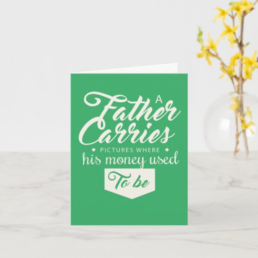 父が絵を抱えて父の日を祝う カード (黄色い花)