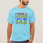 父と呼ぶヒーローがいる Tシャツ (正面)