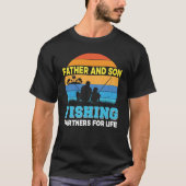 父と息子のパパと私の魚釣りギフト男性へ Tシャツ (正面)