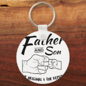 父と息子の拳バンプ キーホルダー (正面)
