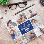 父の日を祝う |写真カスタム家族のコラージュ マウスパッド<br><div class="desc">私たちのパパ"Happy Father's Day"の写真カスタムコラージュのマウスパッドで彼がいかに素晴らしいかを見せなさい。このデザインは、おもしろい口ひげをデザインに組み込んだおもしろいのタイポグラフィでデザインされた「ハッピー父の日」を特徴とすスタイリッシュる。おカスタマイズり家族の特別な写真でそれが真の贈りユニーク物パーソナライズされたのパパを作る。父の日にぴったりの贈り物。文字色を変えることができ、ネイビー背景色も変えられる。</div>