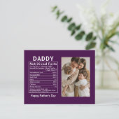 父の日限定パーソナライズド Daddy Nutritional Facts ポストカード (スタンド正面)